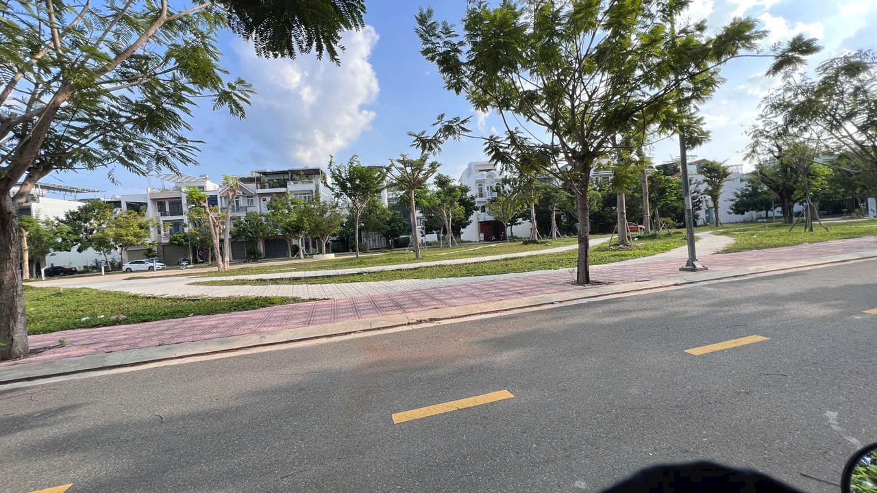 Bán lô đất đường số 12A và đường 11 KĐT Hà Quang 2 cực hiếm
